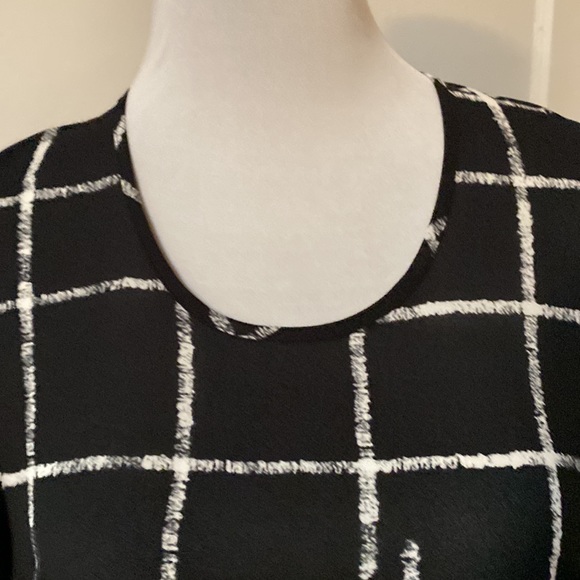 NWT. Sympli top - Picture 2 of 10